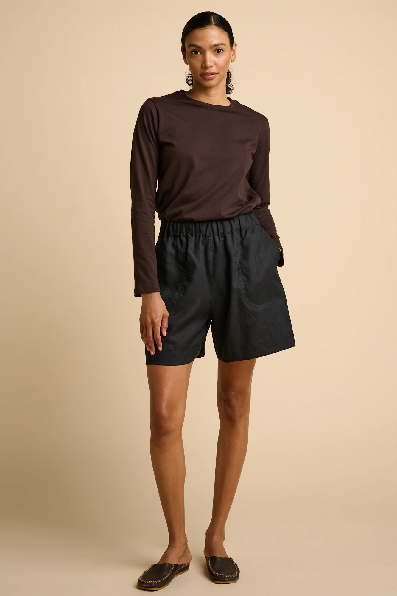 Patsy Pull Up Linen Shorts - Black - Image 3