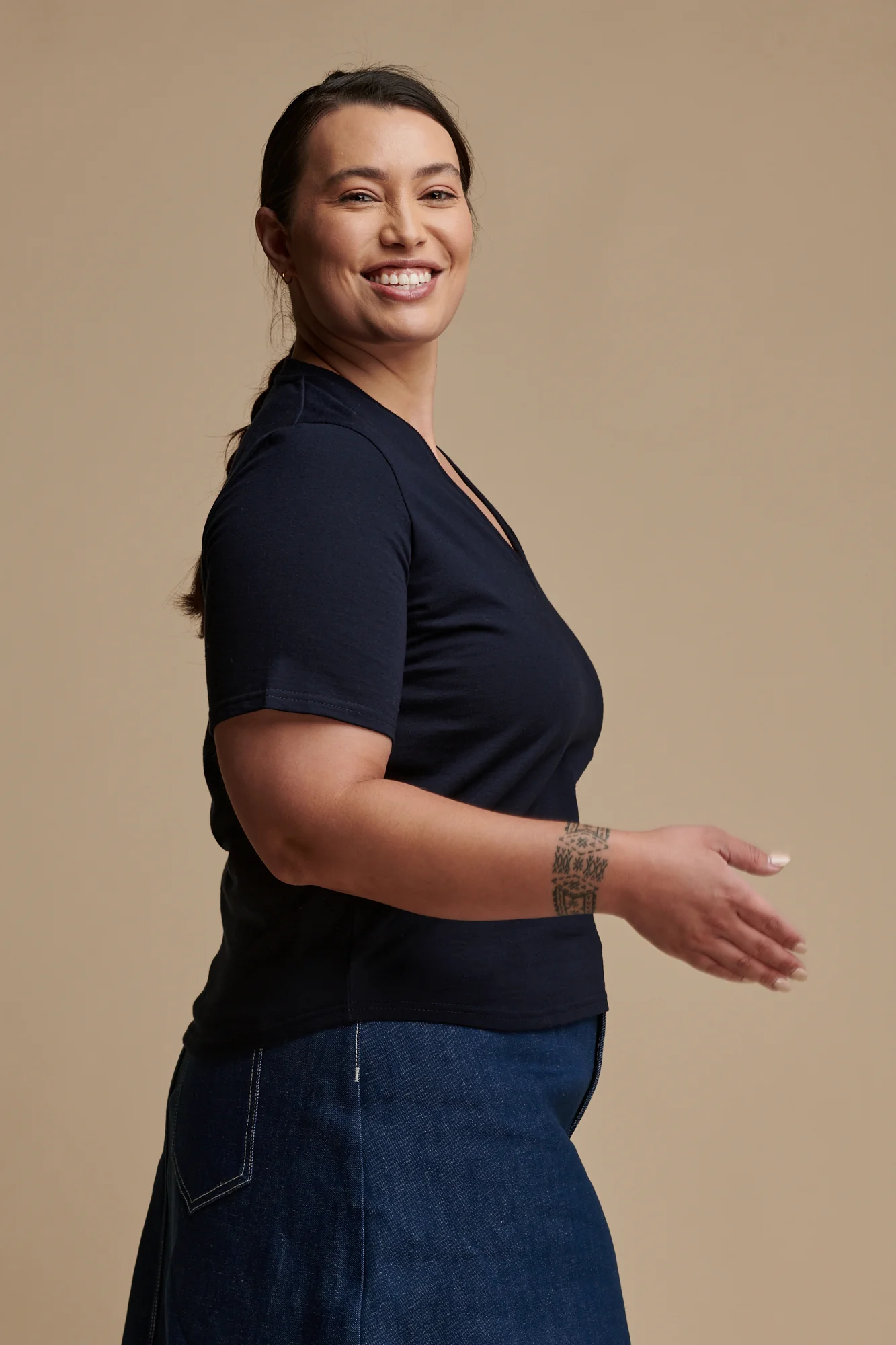 Women's Short Sleeve V-Neck T Shirt - Navy - Image 4